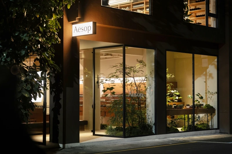 Aesop台中概念店的蔚香水 Virēre植物裝置。