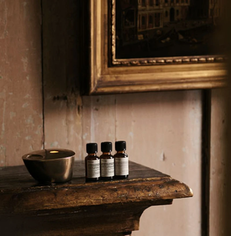 Aesop黃銅薰香座，NT6,100。薰香油(共4款)25ml，NT1,300