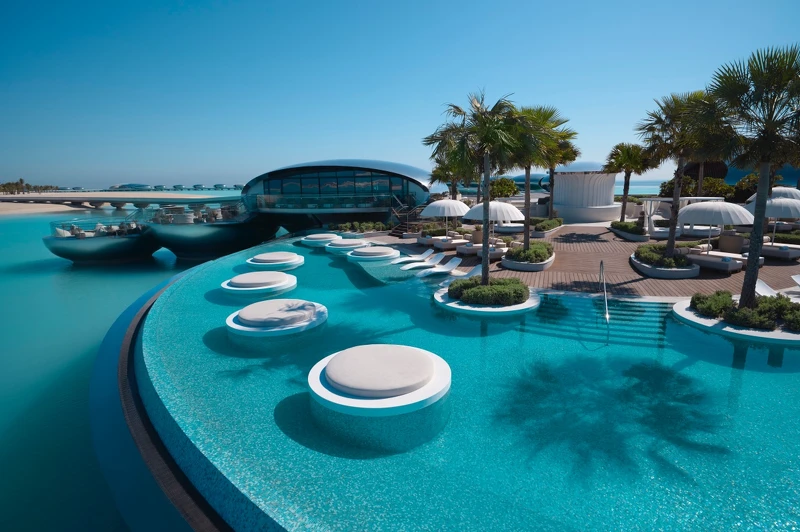 「Solera」泳池酒吧。