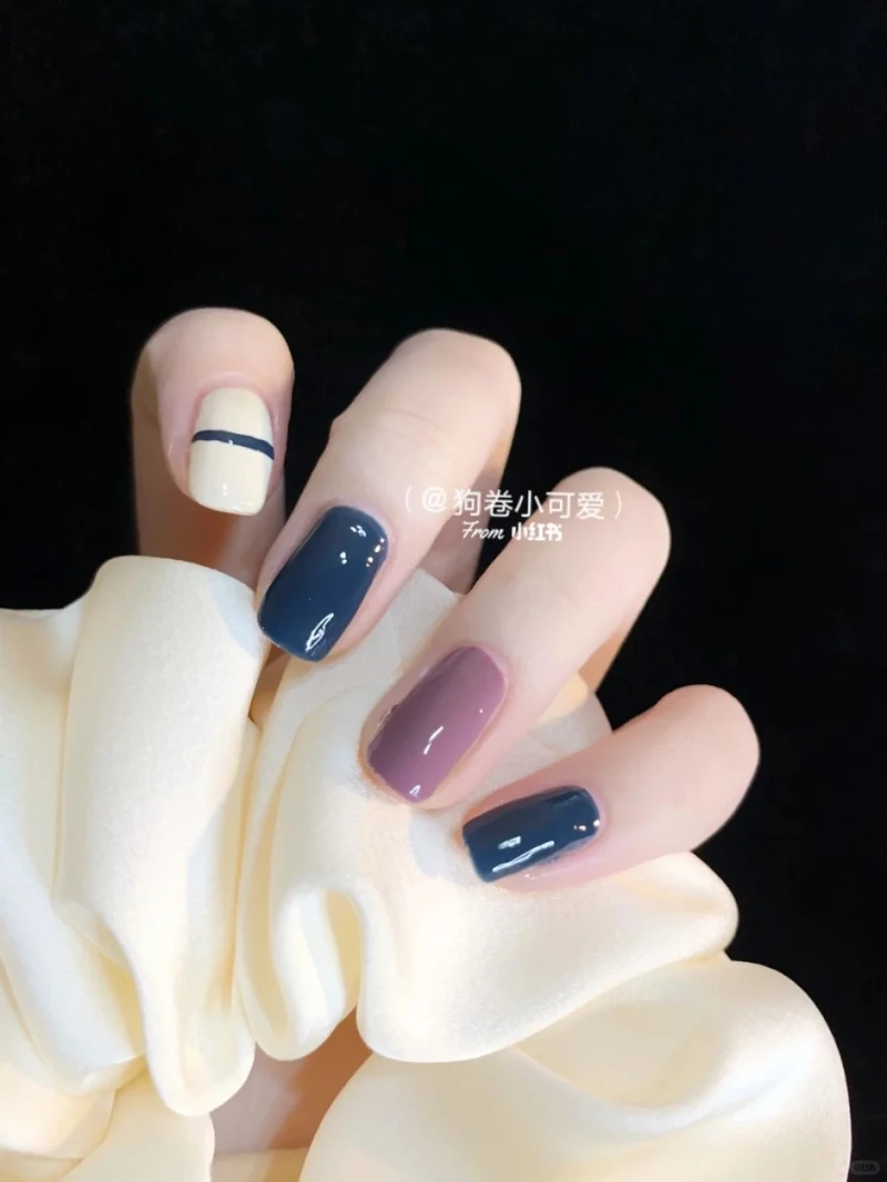 跳色深莓果美甲範本(Photo/小紅書@狗卷小可爱)。