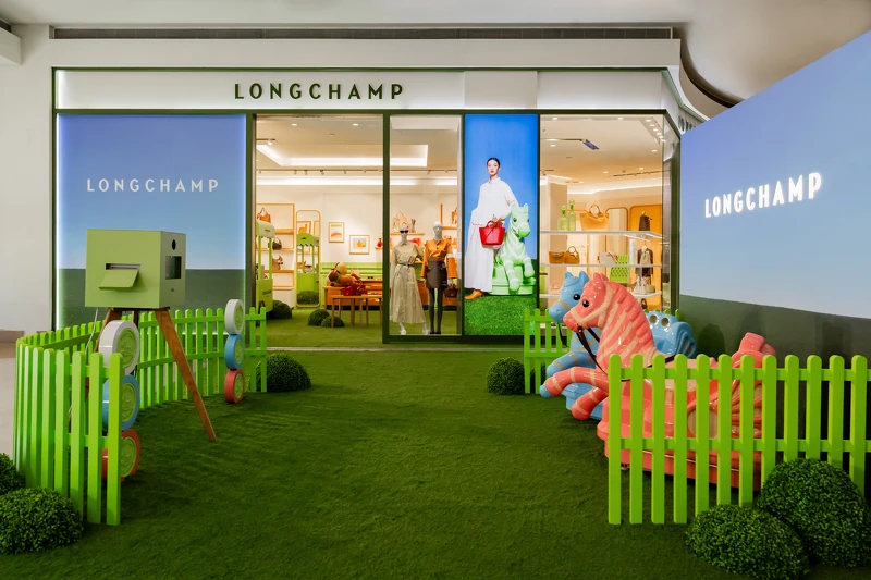 Longchamp 搖搖馬樂園快閃活動 1/15-2/1購物中心松智門入口。 Longchamp 搖搖馬樂園快閃活動 1/15-2/1購物中心松智門入口。