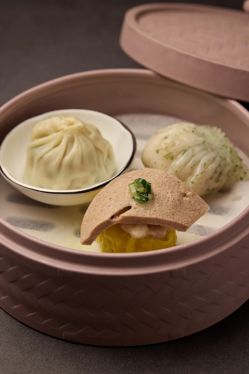 點心三拼：仙鶴藏針小籠包、羅氏蝦餃皇、粉肝燒賣皇。