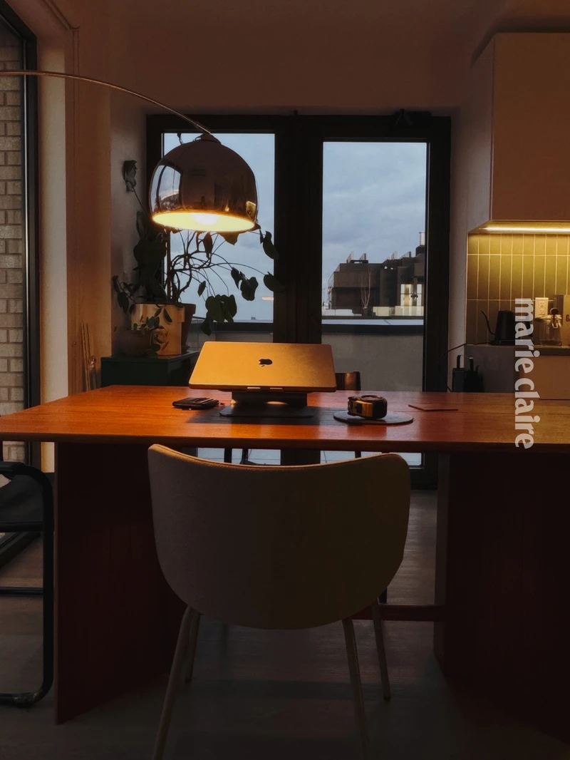 傍晚的藍調時刻,我闔上電腦,做一場30分鐘 的靜心儀式。 傍晚的藍調時刻,我闔上電腦,做一場30分鐘 的靜心儀式。