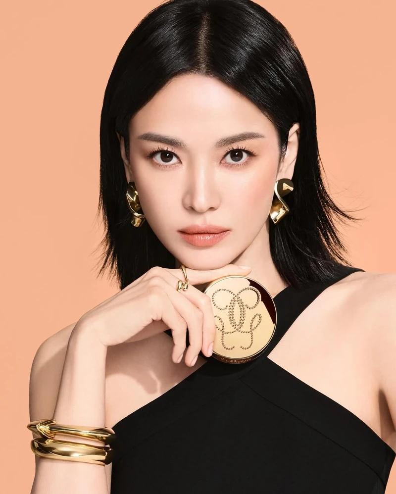 娇兰 24K纯金光透精华气垫粉饼 NT3,150 娇兰 24K纯金光透精华气垫粉饼 NT3,150