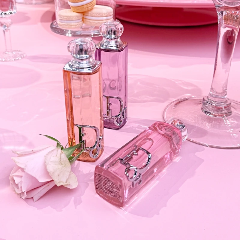 迪奥瘾诱粉漾香氛(共3款)30ml,NT2,700、50ml,NT4,000 迪奥瘾诱粉漾香氛(共3款)30ml,NT2,700、50ml,NT4,000