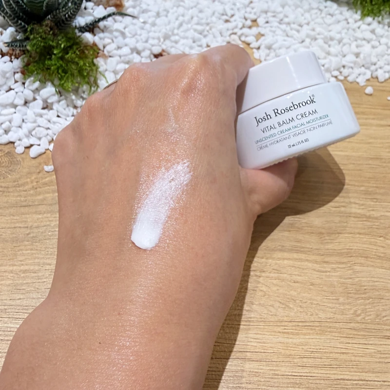 Josh Rosebrook玻尿酸活膚霜質地。 Josh Rosebrook玻尿酸活膚霜質地。