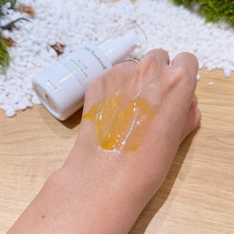 Josh Rosebrook A+C賦活精華油質地。 Josh Rosebrook A+C賦活精華油質地。