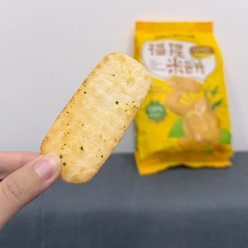 富里鄉農會福猩米餅玉米濃湯風味吃起來很像玉米濃湯版的旺旺仙貝。