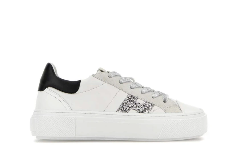 Crosswind小羊皮小白鞋,NT$17,600。