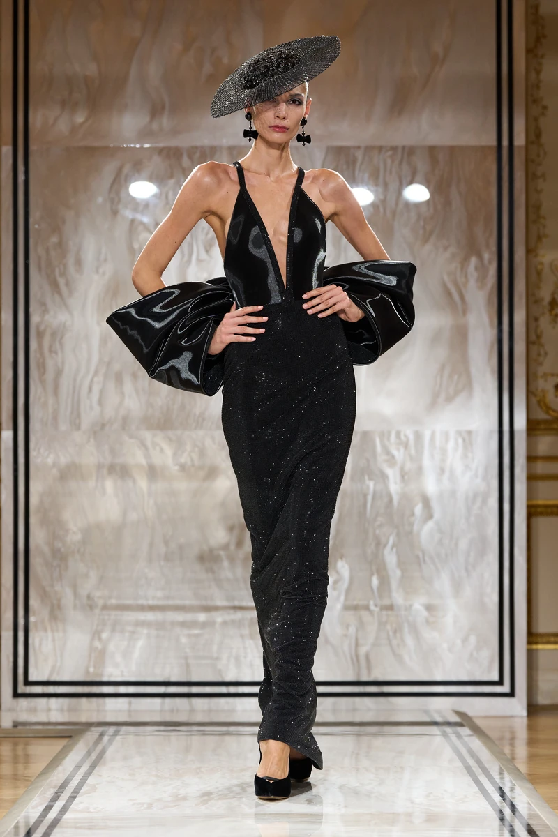 Armani Priv&eacute; 2025FW Haute Couture。