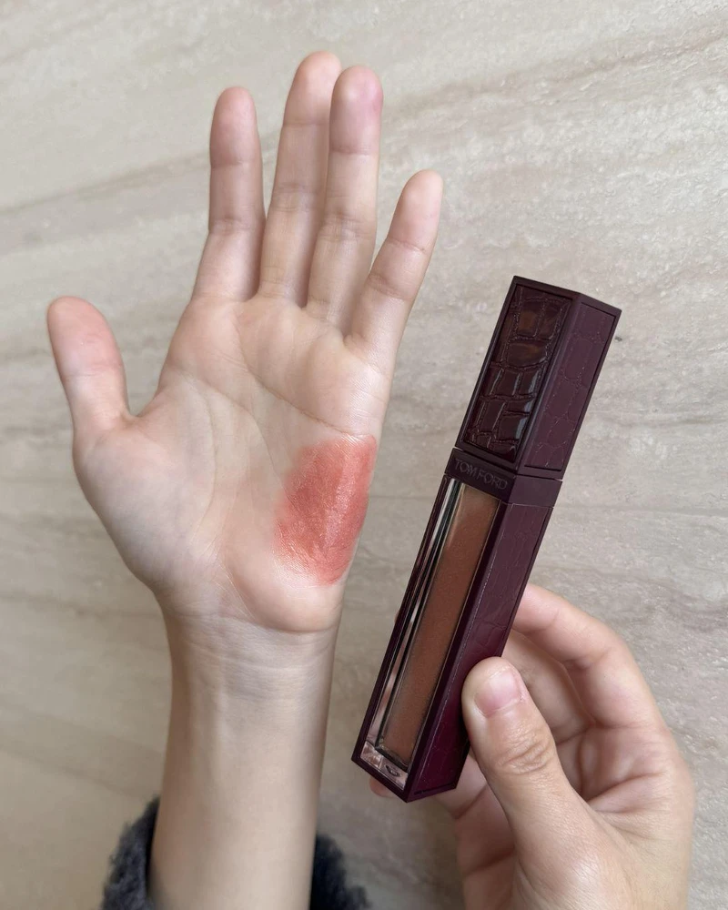 TOM FORD 情慾無花果限定版:設計師奢華水唇萃 NT2,200 TOM FORD 情慾無花果限定版:設計師奢華水唇萃 NT2,200