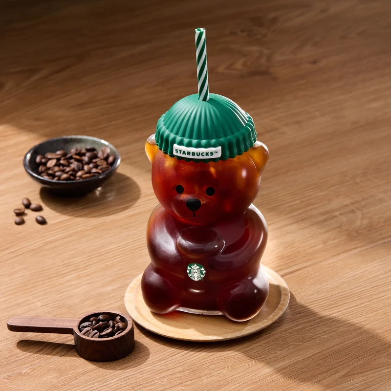 引發全美社群洗版、讓收藏控連夜排隊的星巴克話題商品「小熊玻璃TOGO冷水杯」首度登台（圖片來源／星巴克IG）