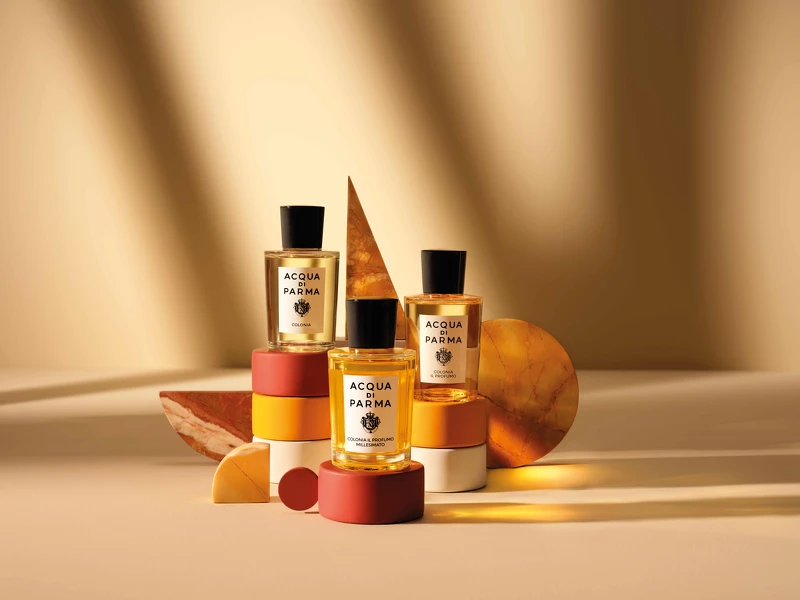 1916年的克羅尼亞經典古龍水、2025年更新版本的克羅尼亞經典淡香精，與 2026年限量上市「克羅尼亞經典淡香精臻選典藏版」。