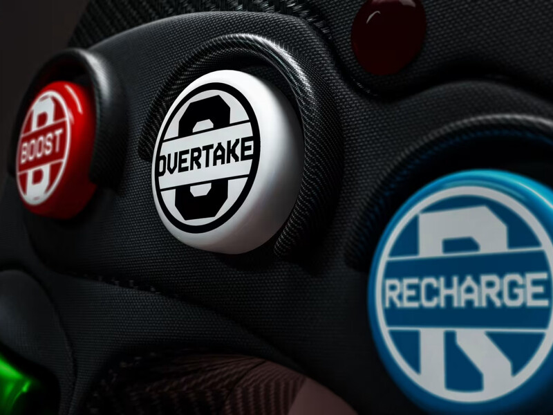 原本称为 Manual Override Mode 的超车辅助系统，正式更名为。