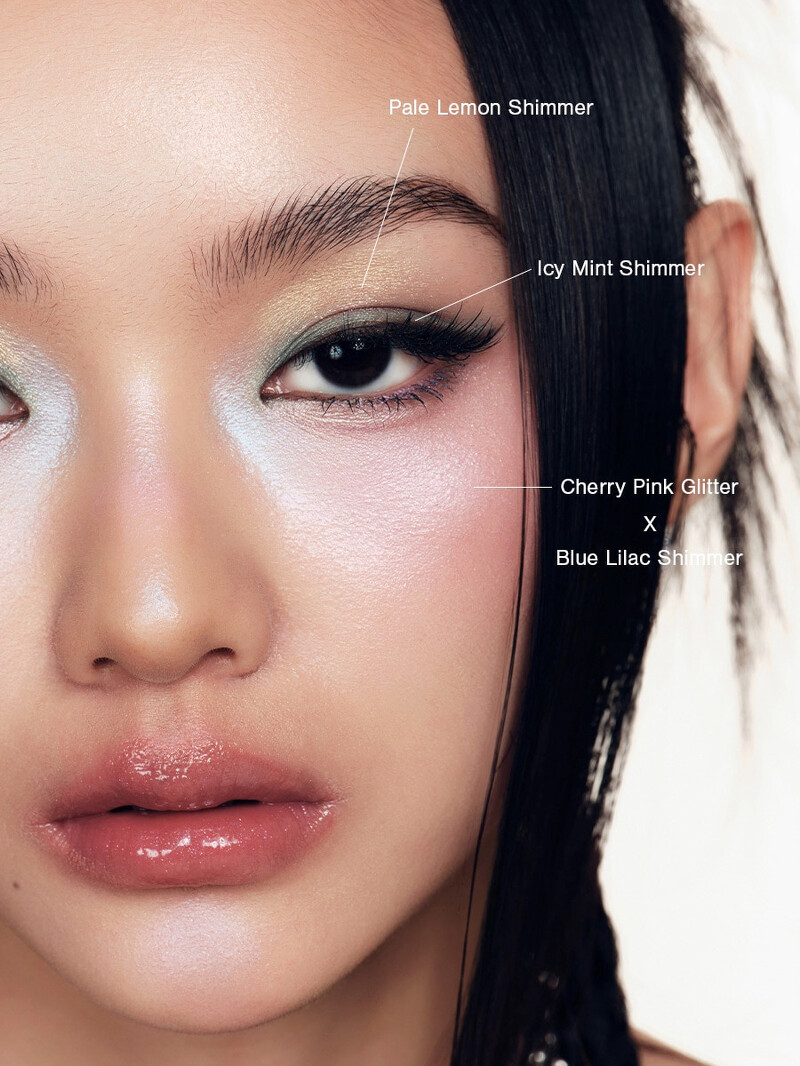 Risky 宇宙系冷色调眼影盘 #COSMIC LOVE 试色，Photo/ IG @riskybeauty_official