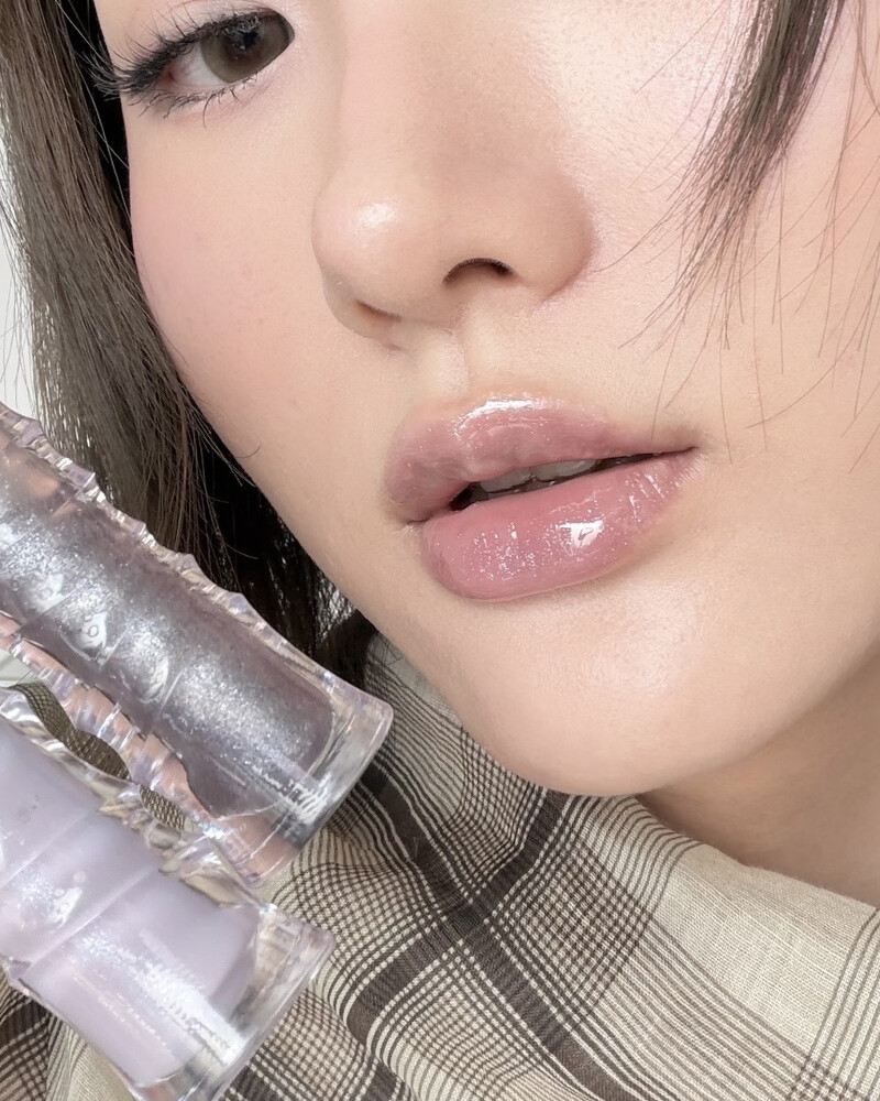 Risky Be Bold 唇釉 #KYO 叠擦 #PIPI 试色，Photo/ IG @riskybeauty_official