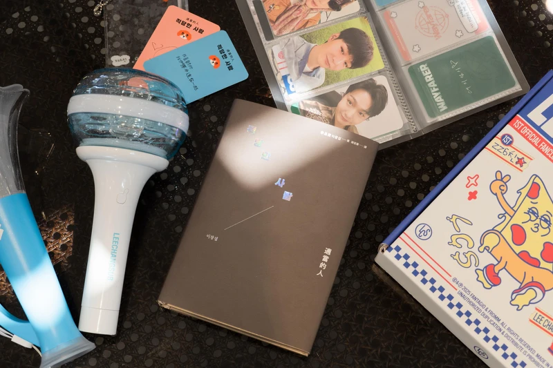 《適當的人──李昌燮首部散文集》附贈小卡，攝影：林峻霖