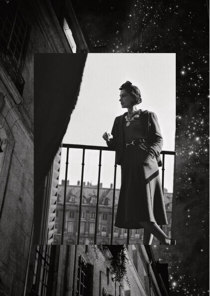 巴黎麗池酒店套房陽台上的嘉柏麗&middot;香奈兒。