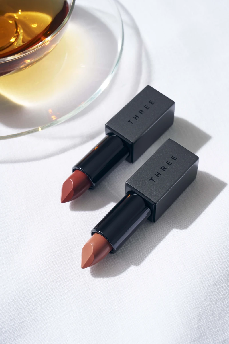 THREE 2026 春日茶語系列:夢幻柔光唇膏,NT1,300 THREE 2026 春日茶語系列:夢幻柔光唇膏,NT1,300