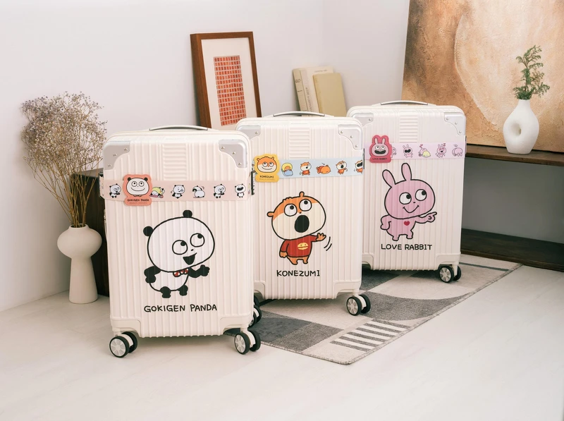 限量行李箱束帶加價購$299、限量21吋線條防撞行李箱加價購$1699(圖片來源/7-11提供) 限量行李箱束帶加價購$299、限量21吋線條防撞行李箱加價購$1699(圖片來源/7-11提供)
