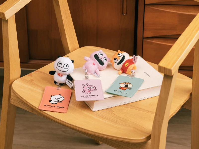 限量絨毛伸縮證件套加價購$299(圖片來源/7-11提供) 限量絨毛伸縮證件套加價購$299(圖片來源/7-11提供)