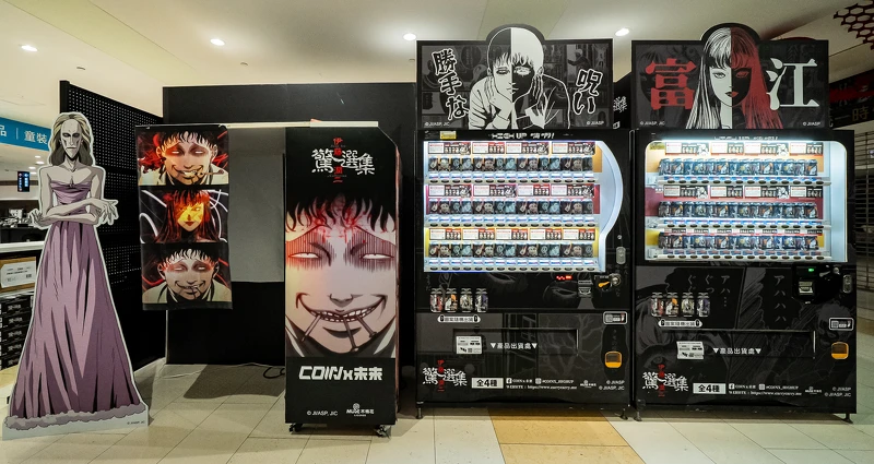 淵立牌（圖片來源／伊藤潤二驚選集《富江映現》快閃店提供）