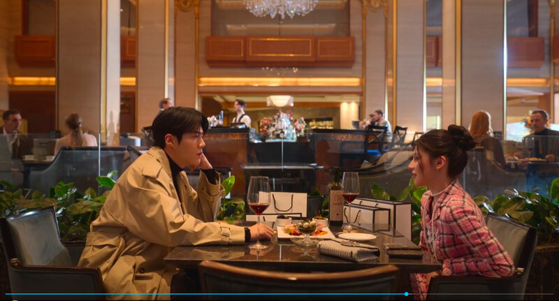 《愛情怎麼翻譯？》在首爾的拍攝場景之一的Lotte Hotel Seoul Peninsula Lounge & Bar。