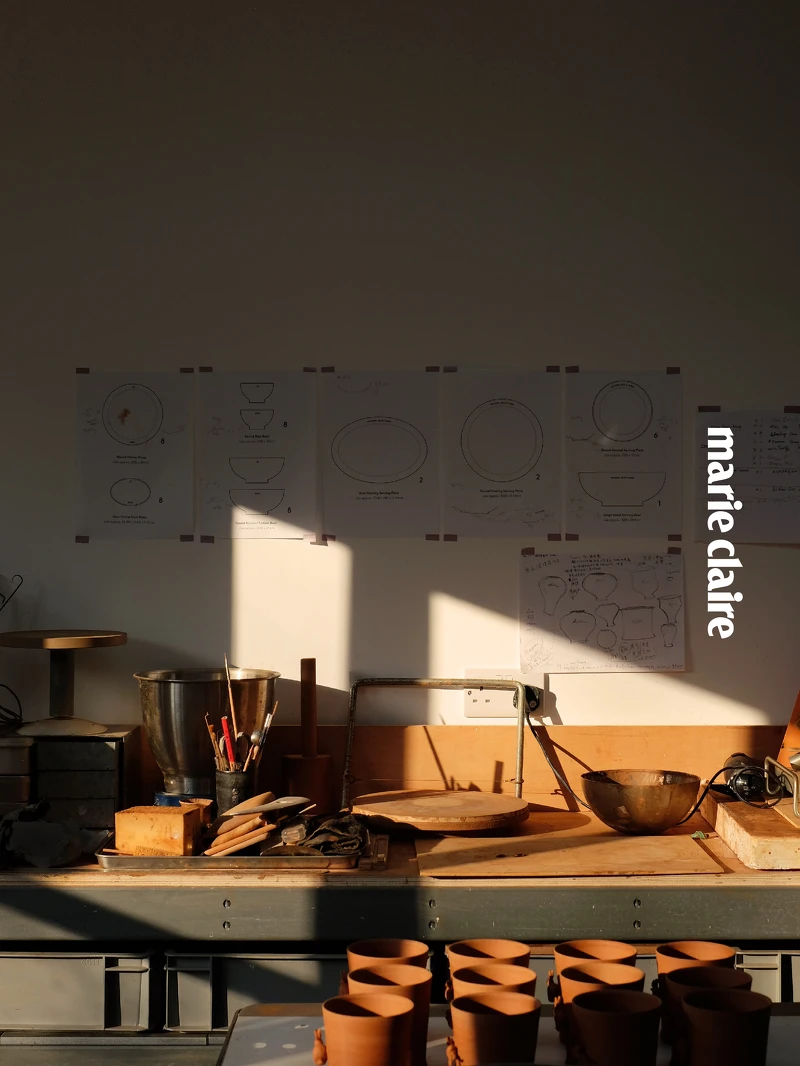 拍攝當日的倫敦郊區難得出了太陽，和煦的光線灑在工作室，讓這次採訪多了一絲溫暖氣息。