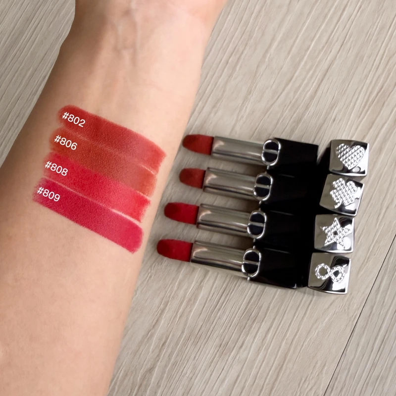 迪奧藍星唇膏典藏版手部試色。 迪奧藍星唇膏典藏版手部試色。