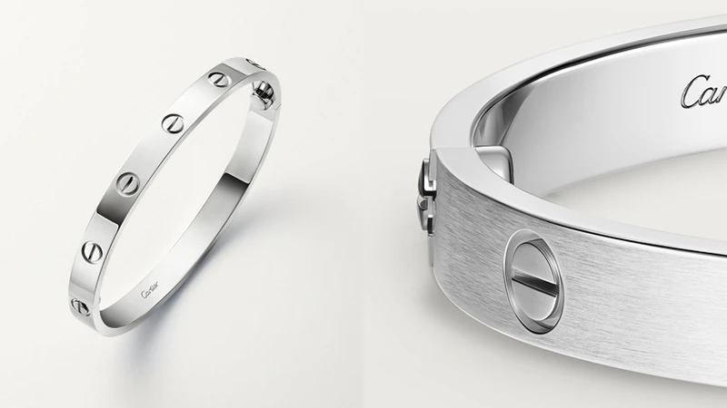 LOVE白K金4顆鑽石霧面處理手環經典款。