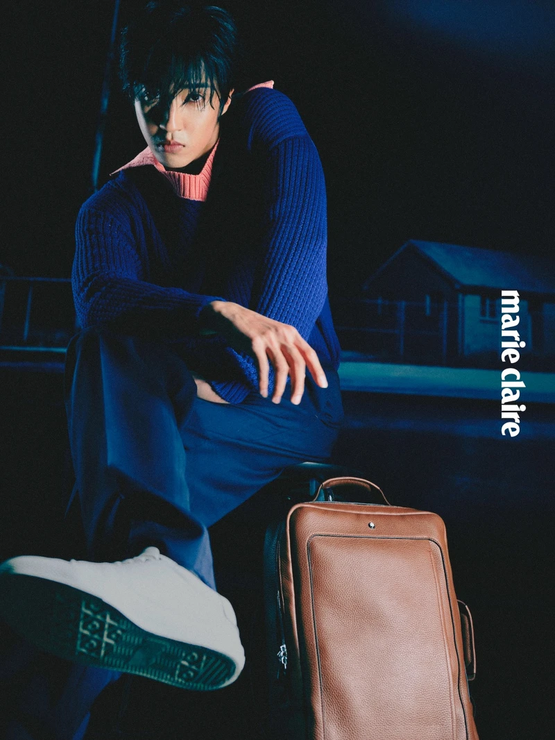  翻領針織衫、西裝長褲，all by Fendi；Grain後背包，Montblanc；皮革休閒鞋，Allsaints。