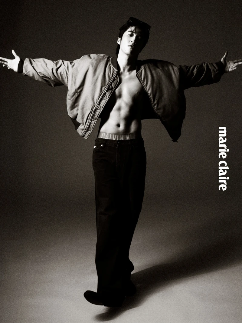 短版夾克，Peter Wu；黑色丹寧褲，Calvin Klein；皮革短靴，Allsaints；Wayfarer Puffer太陽眼鏡。