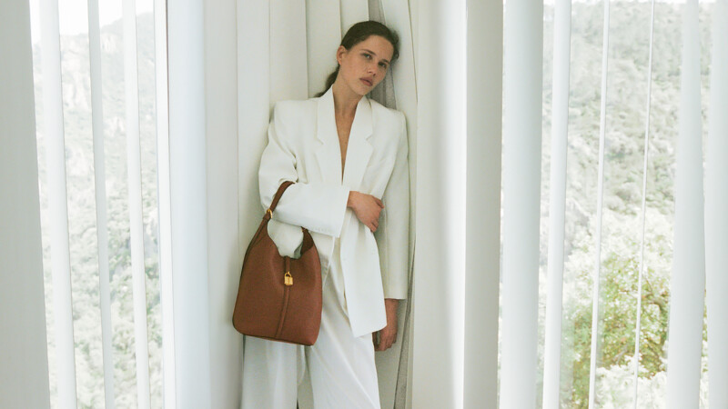 Siena Bucket Tan Small Grain