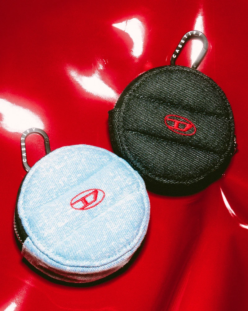 DIESEL + CASETiFY 2026聯名系列丹寧雲朵收納包。