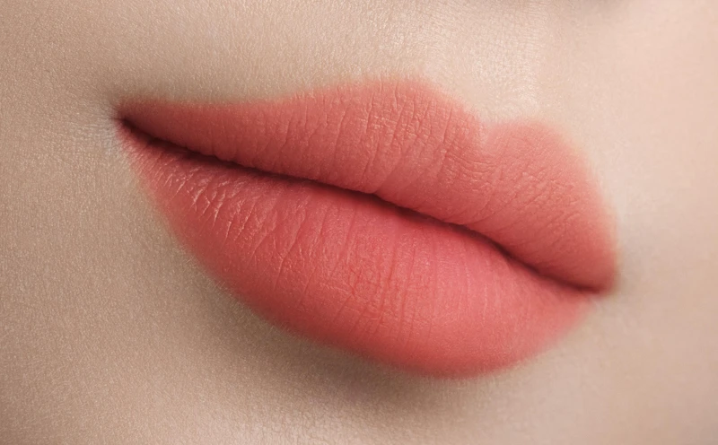 雅詩蘭黛絕對慾望霧面奶油唇頰霜 #599奶杏序曲,NT1,500 雅詩蘭黛絕對慾望霧面奶油唇頰霜 #599奶杏序曲,NT1,500