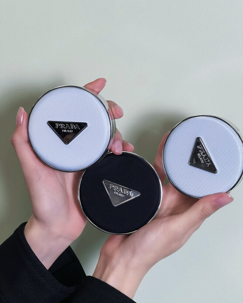 PRADA原生霧光尼龍氣墊粉餅,NT2,850 PRADA原生霧光尼龍氣墊粉餅,NT2,850