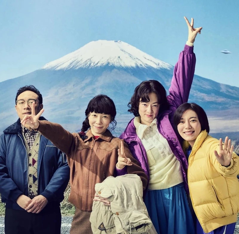 由角田晃廣（左起）、平岩紙、市川實日子與鈴木杏主演的《小鎮星熱點》，幾乎都在富士山周邊取景。