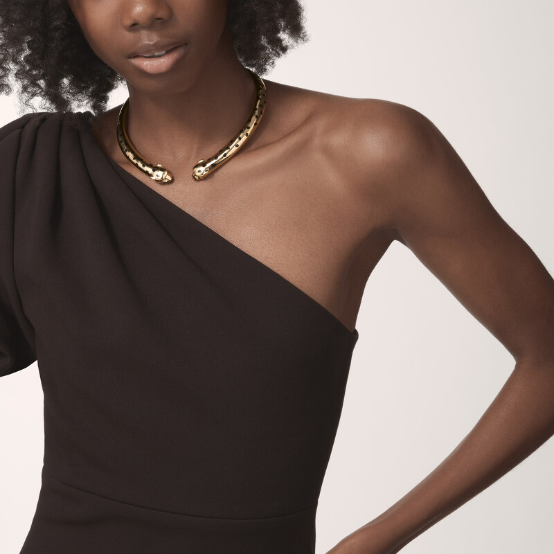 Cartier,Panthère de Cartier美洲豹項圈項鍊(鉸接式),黃K金,縞瑪瑙、黑色真漆,鑲嵌4顆沙弗萊石,建議售價NTD.3,620,000。