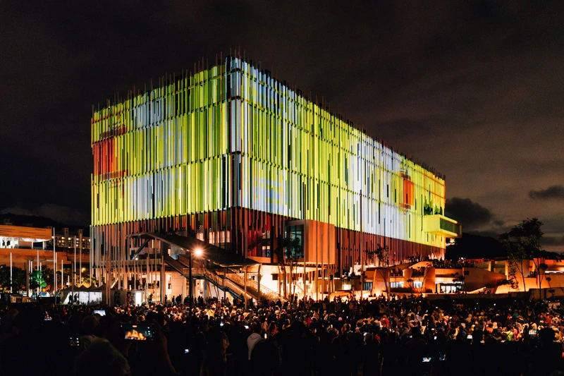 新北市美术馆开馆建筑光雕(摄影:古佳立) 新北市美术馆开馆建筑光雕(摄影:古佳立)