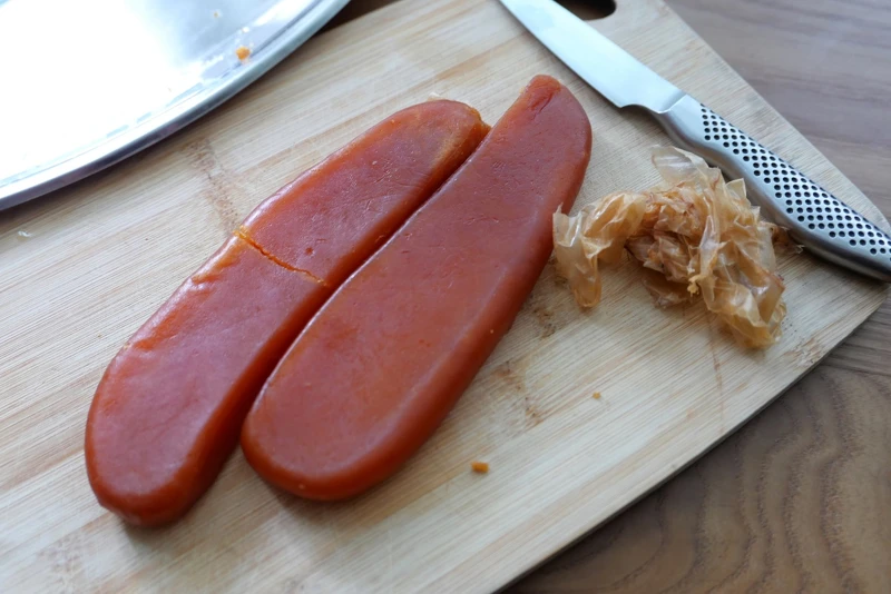 浸泡酒後就可輕鬆撕去表面的薄膜。