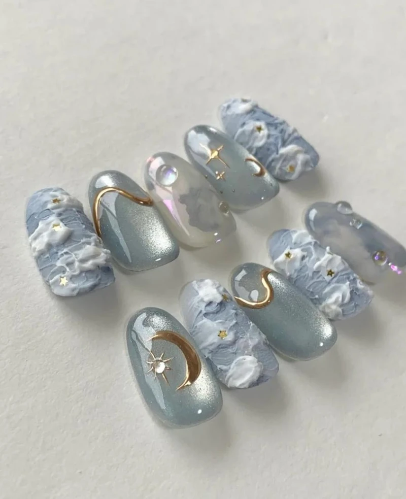 金蓝色美甲範本中的金蓝星空风格(Photo/小红书@小星星呀)