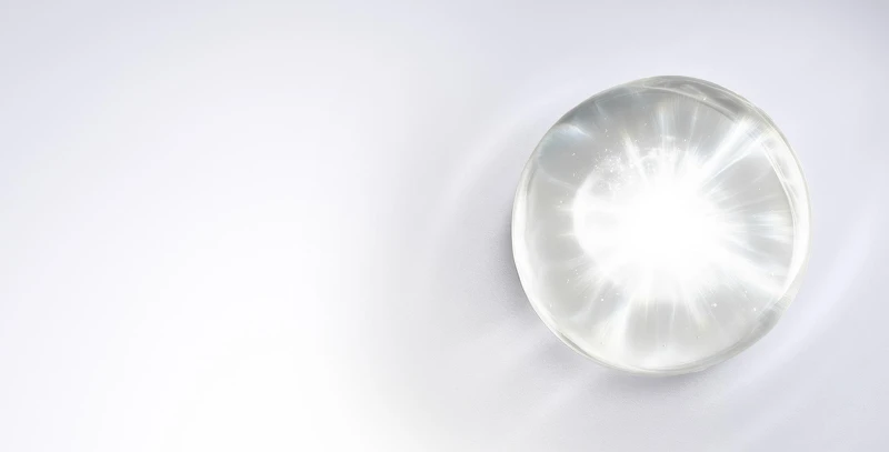 60 倍強效淨白成分Thiamidol&reg; 提安明多&trade;。