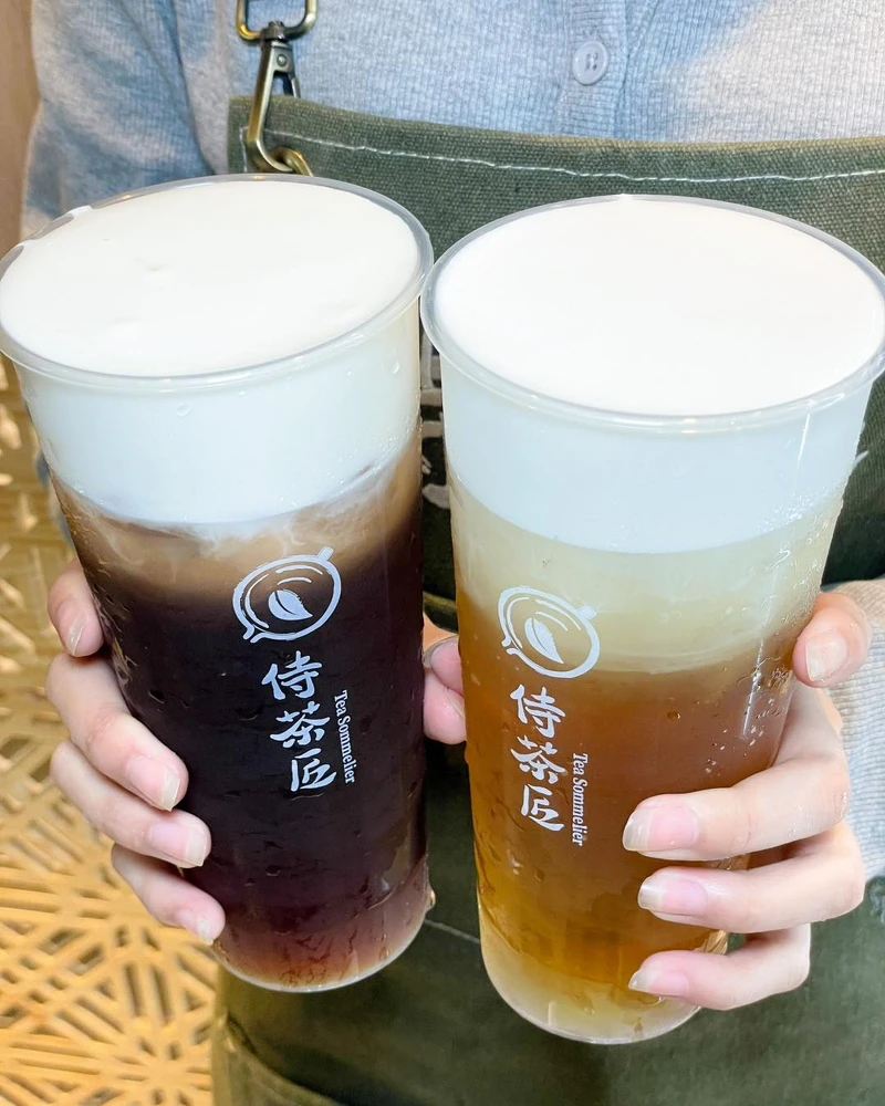 侍茶匠的奶蓋系列上層都鋪滿厚度高達4公分豆乳奶蓋（圖片來源／侍茶匠 FB）