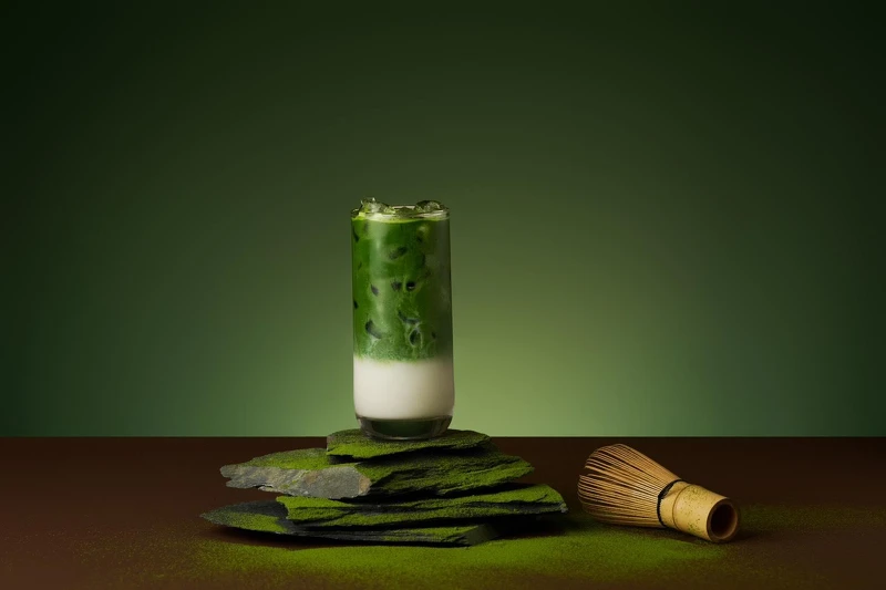 極上宇治抹茶系列都選日本頂級抹茶，現場手刷讓茶香濃郁而不苦澀（圖片來源／侍茶匠）