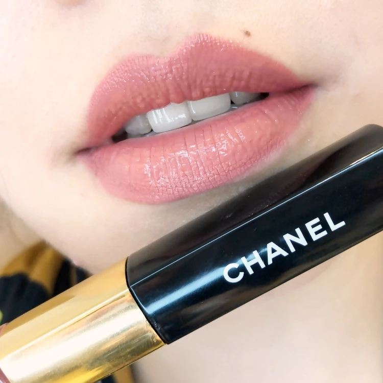 香奈兒超炫耀持色唇萃#40實擦示範。