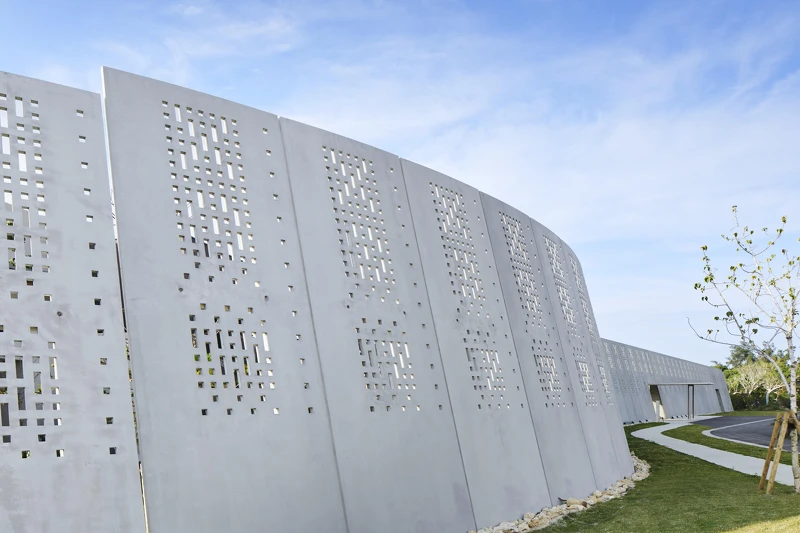 以古琉球城堡为灵感，区隔出静谧避世庇护所