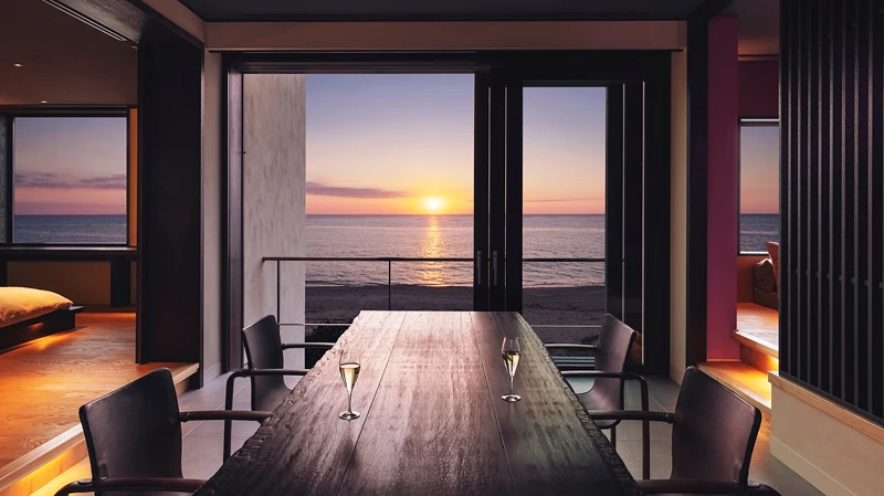 Fushi（海景豪华套房）餐厅便能眺望海景