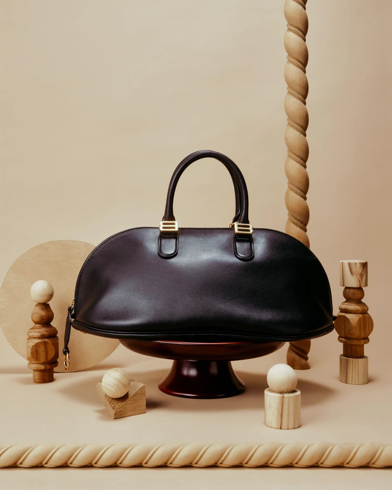 Bolero Bowling Bag，Balenciaga。