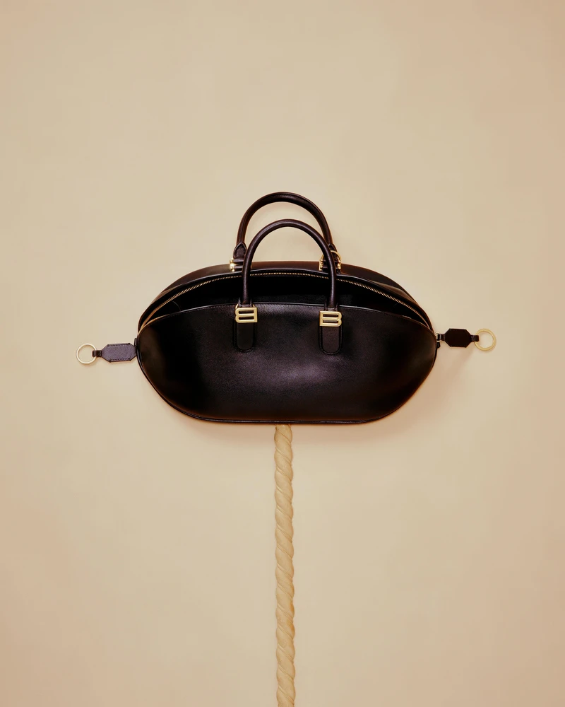 Bolero Bowling Bag，Balenciaga。