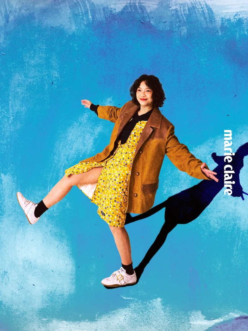 花卉裝飾洋裝、針織長袖、皮革外套、皮革扣飾運動鞋，all by Miu Miu。